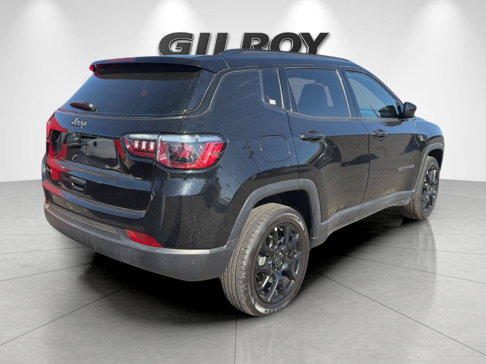 Used 2025 Jeep Compass Latitude w/ Convenience Group AWD/4WD image 2