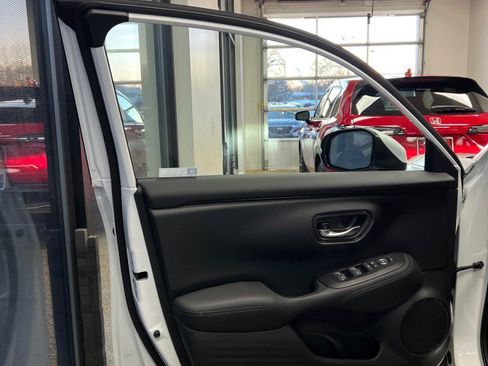 New 2026 Honda HR-V EX-L image 17