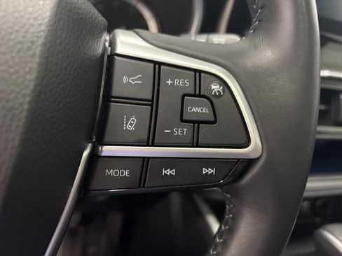 Used 2022 Toyota Highlander XSE image 26