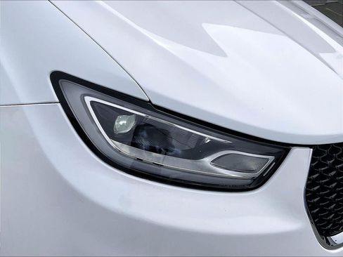Used 2023 Chrysler Pacifica Touring-L FWD image 33