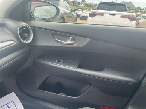 Used 2021 Kia Forte LXS FWD image 16