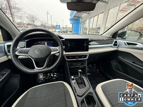 Used 2025 Volkswagen Taos SE image 6