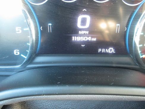 Used 2018 Chevrolet Suburban Premier image 32