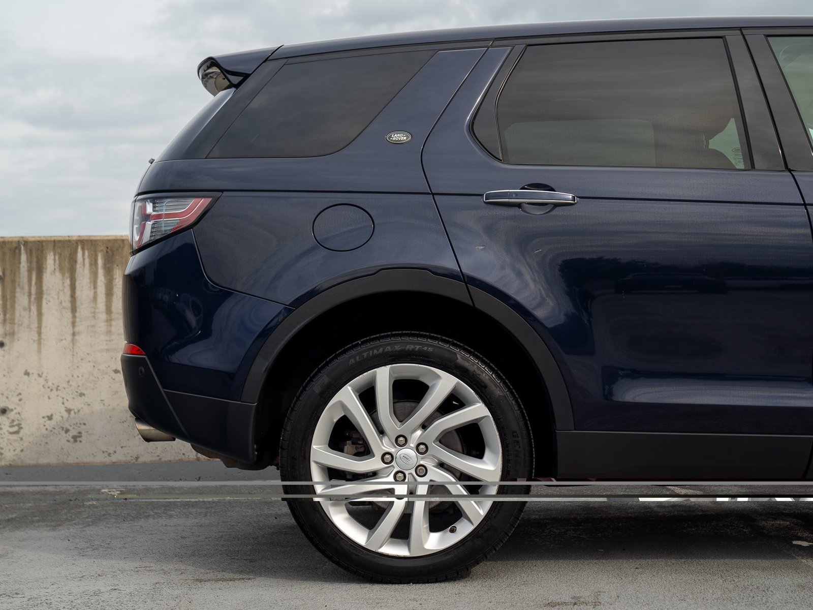 Used 2019 Land Rover Discovery Sport HSE Luxury AWD/4WD image 14