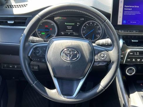 Used 2023 Toyota Venza XLE AWD/4WD image 14