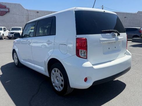Used 2014 Scion xB FWD image 5