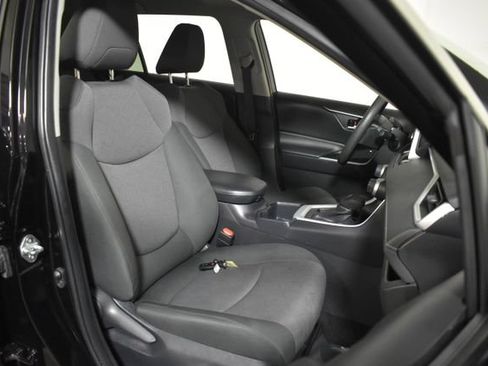 Used 2025 Toyota RAV4 XLE FWD image 32