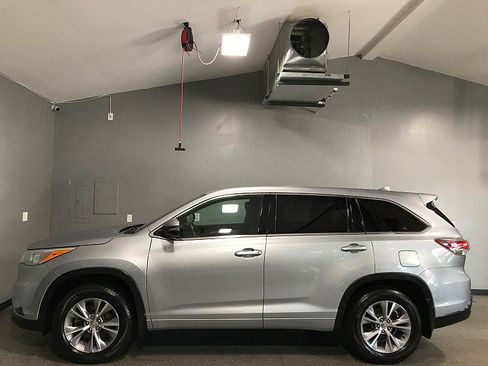 Used 2015 Toyota Highlander Plus AWD/4WD image 6