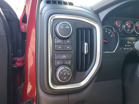 Used 2021 Chevrolet Silverado 1500 LT w/ Z71 Off-Road Package AWD/4WD image 18