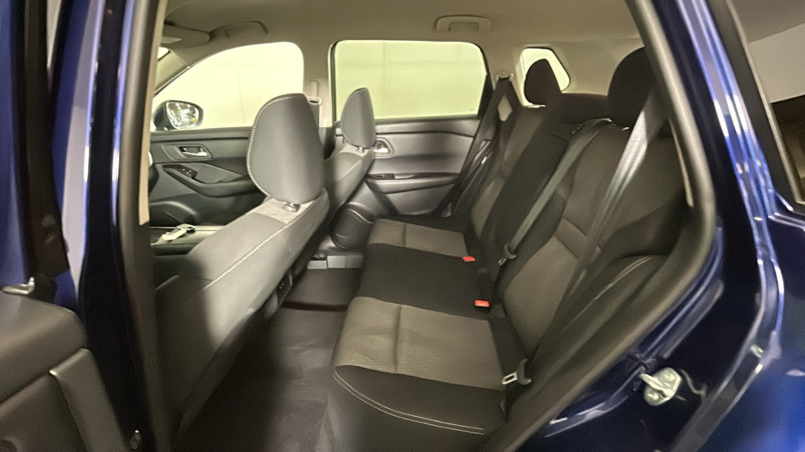 Used 2025 Nissan Rogue SV FWD image 31