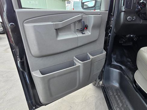 Used 2023 GMC Savana 3500 Extended w/ Driver Convenience Package image 23