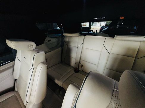 Used 2022 Cadillac Escalade Premium Luxury w/ Performance Package AWD/4WD image 37