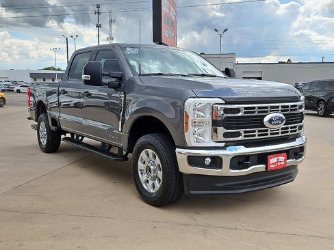 Used 2024 Ford F250 XLT w/ FX4 Off-Road Package image 4