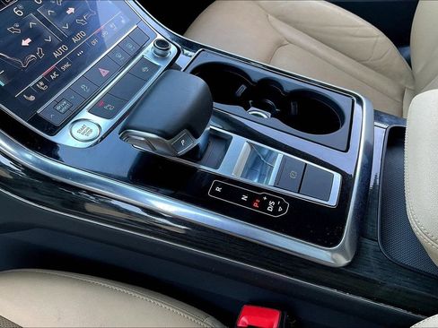 Used 2019 Audi Q8 Premium Plus w/ Premium Plus AWD/4WD image 7