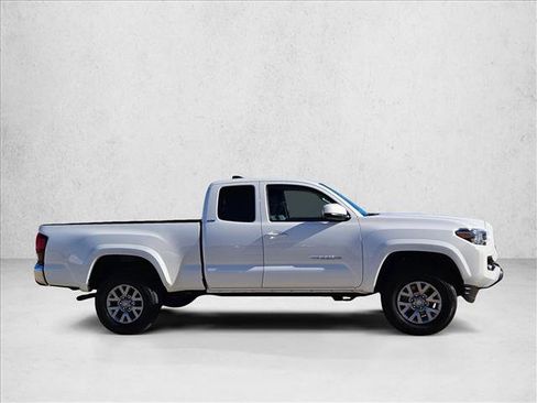 Used 2018 Toyota Tacoma SR5 image 4