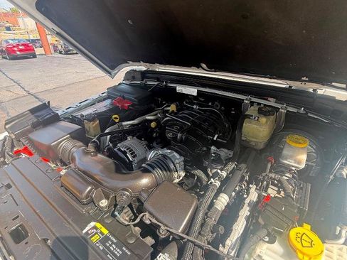 Used 2018 Jeep Wrangler Unlimited Sahara AWD/4WD image 38