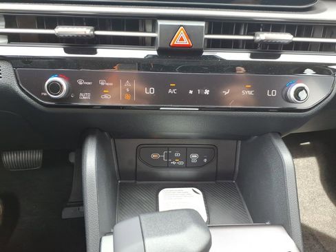 New 2026 Kia Sportage EX image 17