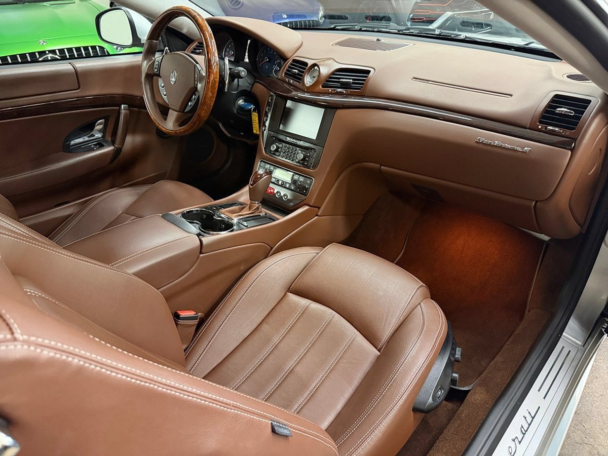 Used 2010 Maserati GranTurismo S RWD image 16