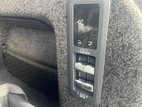 New 2025 Land Rover Range Rover Long Wheelbase SE image 32