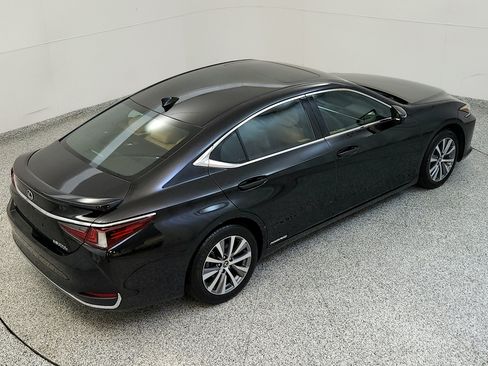 Used 2020 Lexus ES 300h w/ Premium Package FWD image 16