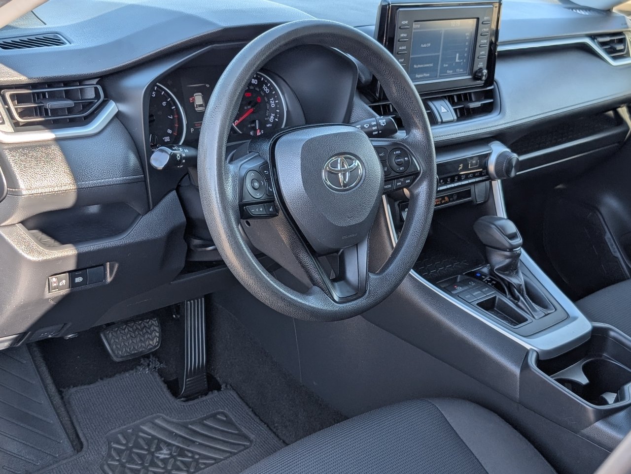 Used 2019 Toyota RAV4 LE w/ Carpet Mat Package FWD image 14