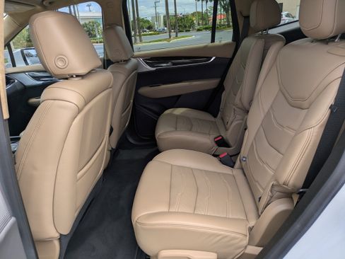 Used 2022 Cadillac XT6 Premium Luxury w/ Platinum Package AWD/4WD image 13