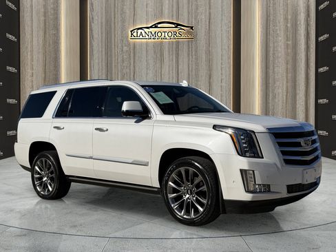 Used 2020 Cadillac Escalade Premium Luxury image 1