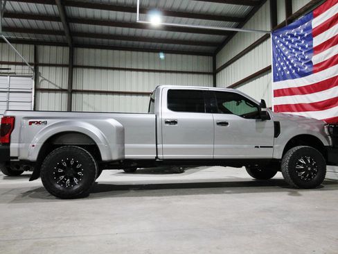 Used 2021 Ford F350 Platinum AWD/4WD image 13