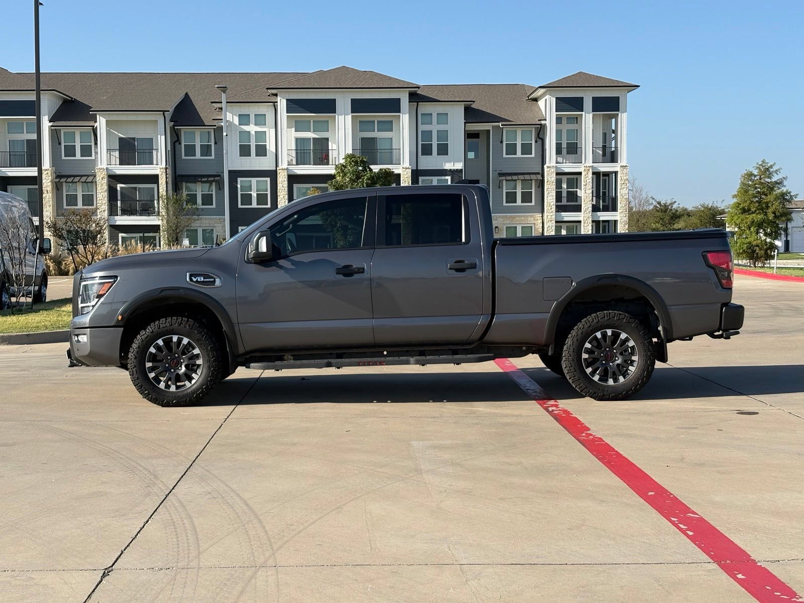 Used 2024 Nissan Titan PRO-4X w/ Pro-4x Convenience Package AWD/4WD image 4