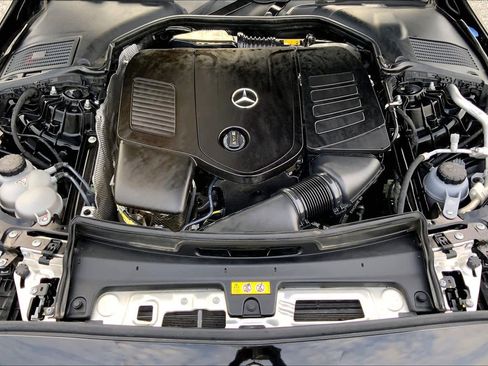 Used 2025 Mercedes-Benz C 300 Sedan image 31