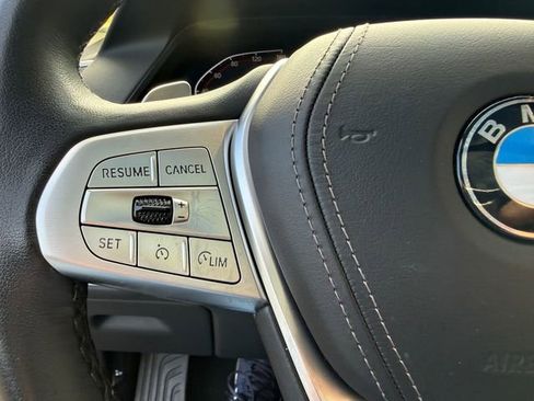Used 2022 BMW X7 xDrive40i w/ Premium Package AWD/4WD image 25