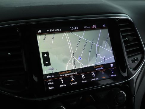 Used 2019 Jeep Grand Cherokee Altitude image 13