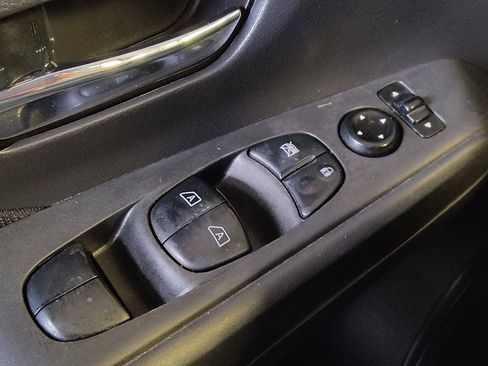 Used 2021 Nissan Kicks SV image 27