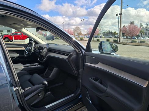 Used 2025 Volvo EX90 Ultra image 11