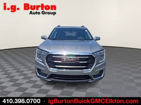 Used 2023 GMC Terrain SLE w/ Driver Convenience Package FWD image 2
