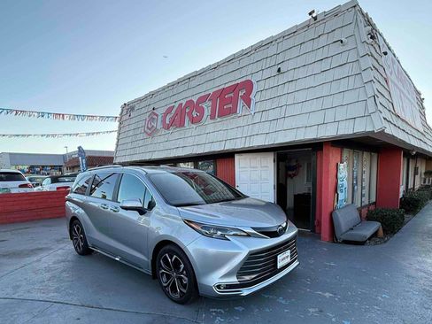 Used 2025 Toyota Sienna Platinum image 2