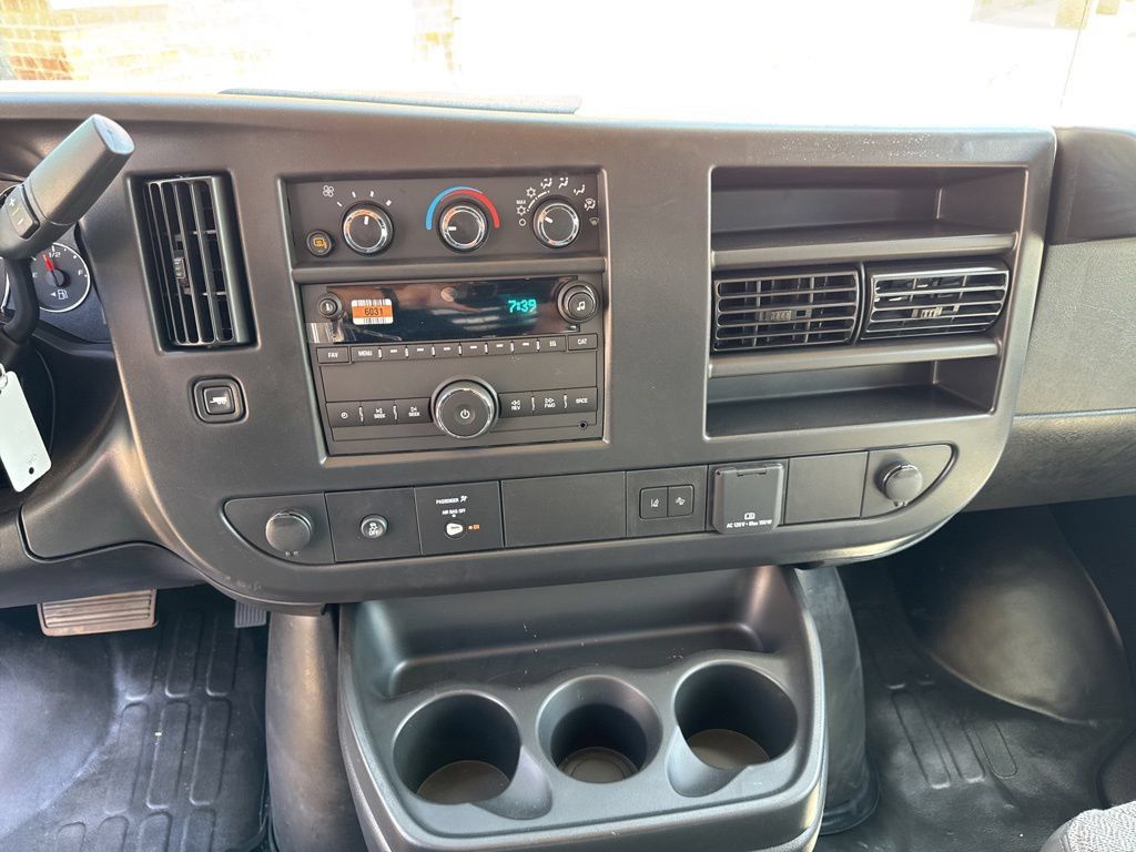 New 2026 Chevrolet Express 2500 Extended w/ Communications Package RWD image 15