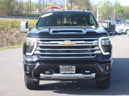 Used 2025 Chevrolet Silverado 2500 High Country w/ Technology Package AWD/4WD image 2