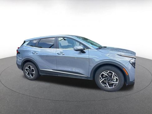 Used 2025 Kia Sportage LX FWD image 2