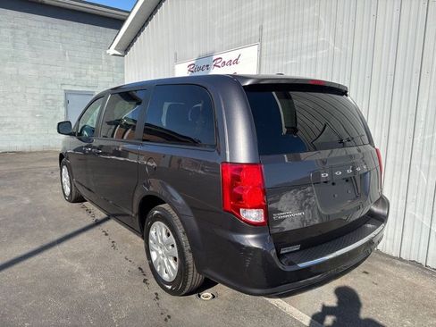 Used 2018 Dodge Grand Caravan SE w/ UConnect Hands-Free Group image 10
