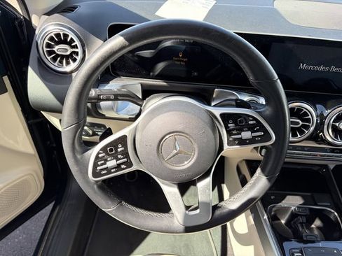 Used 2021 Mercedes-Benz GLB 250 4MATIC w/ Premium Package image 9