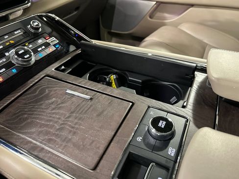 Certified 2023 Lincoln Navigator Reserve AWD/4WD image 18