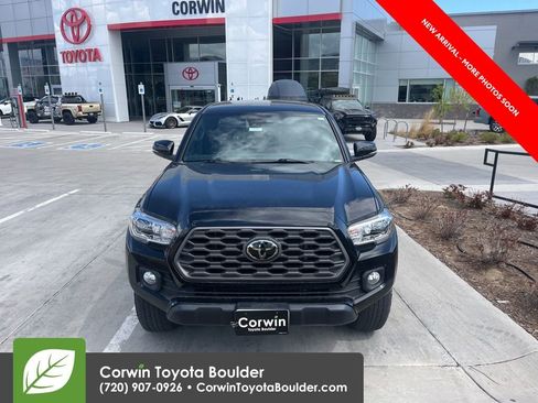 Used 2022 Toyota Tacoma TRD Off-Road image 2