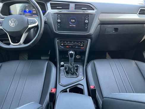 Used 2023 Volkswagen Tiguan SE FWD image 3