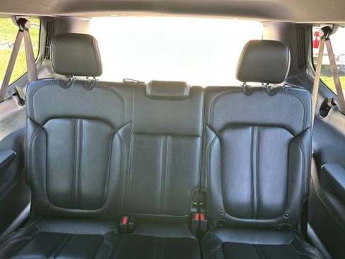 Used 2024 Jeep Wagoneer L Series II w/ Flexible Seating Group RWD image 25