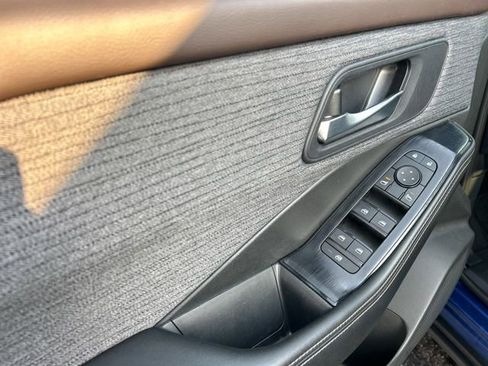 Used 2023 Nissan Rogue SV image 22