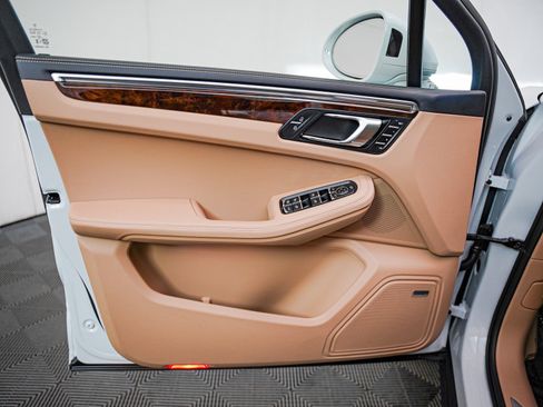 Certified 2025 Porsche Macan S image 27