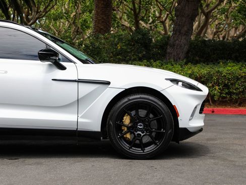 Used 2022 Aston Martin DBX AWD/4WD image 27