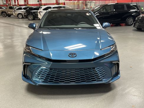 Used 2025 Toyota Camry XSE image 3