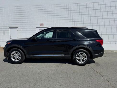 Used 2023 Ford Explorer XLT w/ Equipment Group 202A RWD image 3